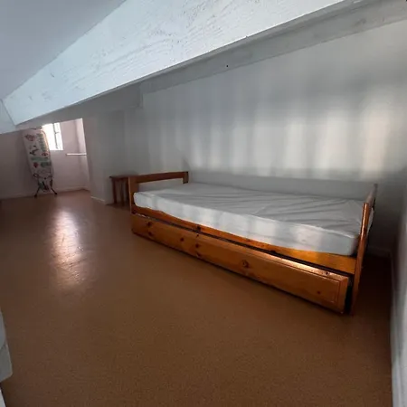 1 Et 1 Mezzanine A 200 M De La Διαμέρισμα